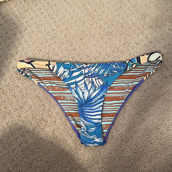 Maaji double sided swim bottoms - Picture 3 of 6